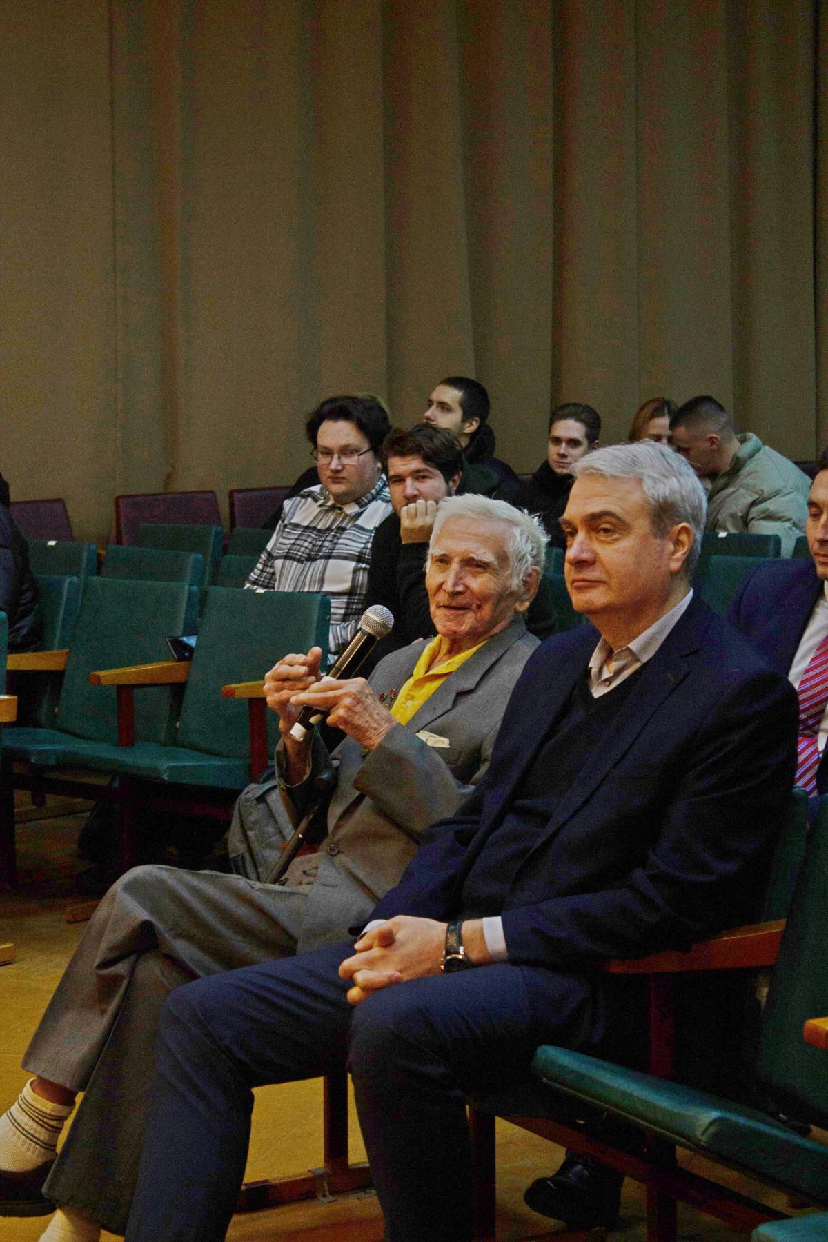 <strong><em>Валерий Владимирович Гуськов</em></strong> и декан машиностроительного факультета <strong><em>Андрей Иванович Сафонов</em></strong>